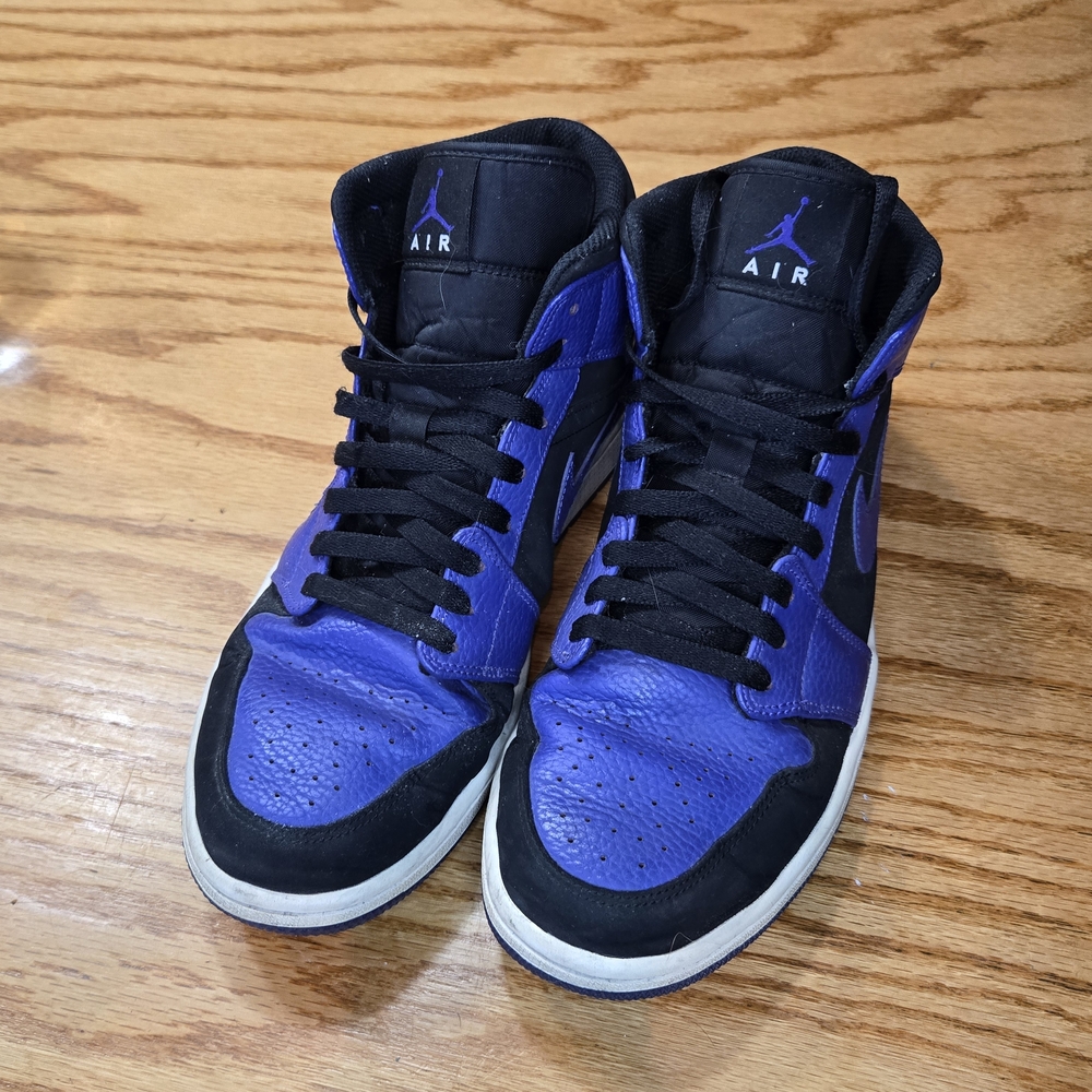 Jordan Men's Black and Dark Concord Purple Sneakers